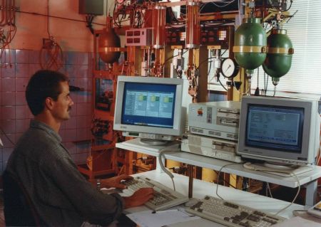 Studium mit Gehalt, bei AMC ist das möglich.